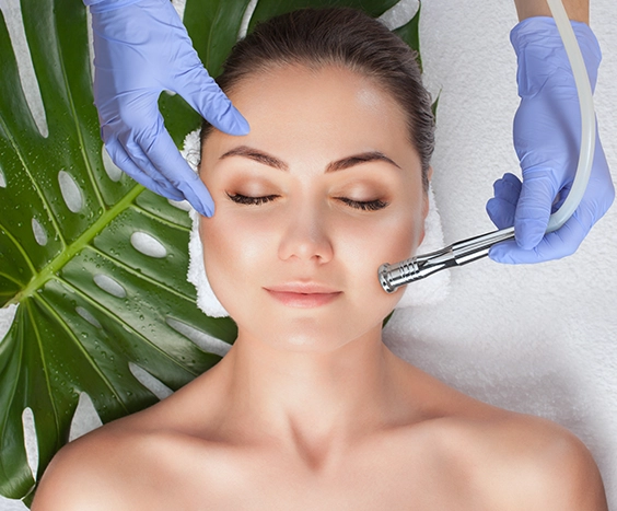 microdermabrasion tech