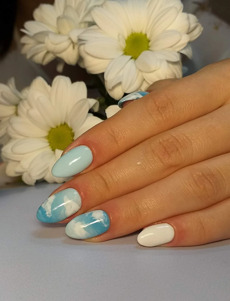 Drawing clouds on your nails